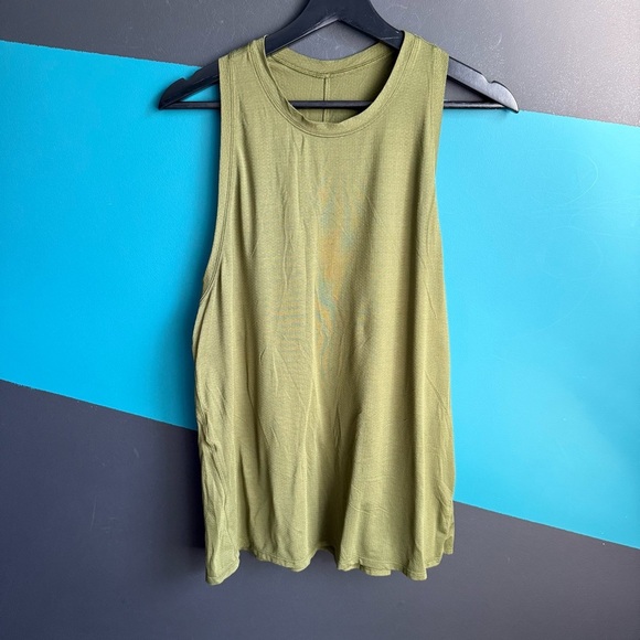 lululemon athletica Olive Muscle Tee - Picture 1 of 7